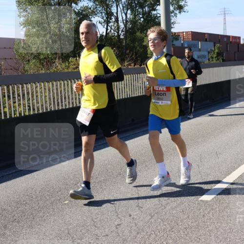 03.10.2025 - Köhlbrandbrückenlauf Strokosch-Dieckow http://msf.ph/oto/9120842 03.10.2025 12:59:14 Position 3 5801, 5800, 5132 meine-sportfotos.de