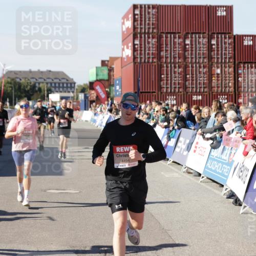 03.10.2025 - Köhlbrandbrückenlauf Jannik Wohlers http://msf.ph/oto/9120843 03.10.2025 13:04:23 Ziel 4117, 4198, 4297, 4494, 4665, 4836, 4995, 5055, 6038, 6250, 6251, 6523, 6723, 6724 meine-sportfotos.de