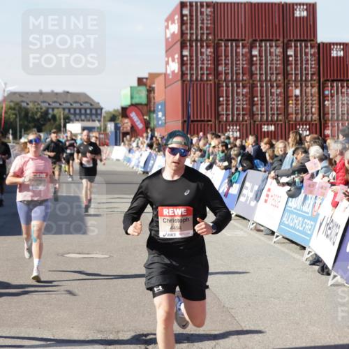 03.10.2025 - Köhlbrandbrückenlauf Jannik Wohlers http://msf.ph/oto/9120852 03.10.2025 13:04:23 Ziel 4117, 4198, 4297, 4494, 4665, 4836, 4995, 5055, 6038, 6250, 6251, 6523, 6723, 6724 meine-sportfotos.de