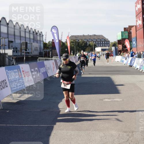 03.10.2025 - Köhlbrandbrückenlauf Jannik Wohlers http://msf.ph/oto/9120858 03.10.2025 13:35:51 Ziel 6079, 6292, 6508 meine-sportfotos.de