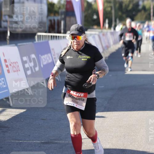 03.10.2025 - Köhlbrandbrückenlauf Jannik Wohlers http://msf.ph/oto/9120866 03.10.2025 13:35:52 Ziel 6079, 6292, 6508 meine-sportfotos.de