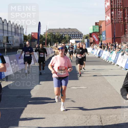 03.10.2025 - Köhlbrandbrückenlauf Jannik Wohlers http://msf.ph/oto/9120868 03.10.2025 13:04:24 Ziel 4117, 4198, 4297, 4494, 4665, 4836, 4995, 5055, 6038, 6250, 6251, 6523, 6723, 6724 meine-sportfotos.de