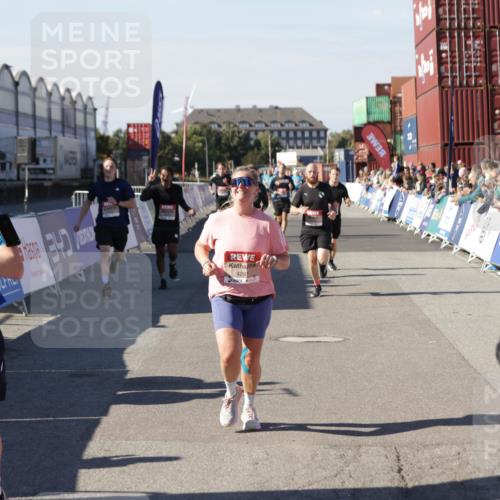 03.10.2025 - Köhlbrandbrückenlauf Jannik Wohlers http://msf.ph/oto/9120874 03.10.2025 13:04:24 Ziel 4117, 4198, 4297, 4494, 4665, 4836, 4995, 5055, 6038, 6250, 6251, 6523, 6723, 6724 meine-sportfotos.de