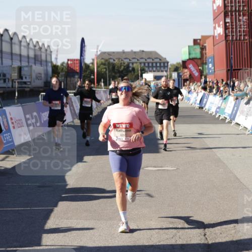 03.10.2025 - Köhlbrandbrückenlauf Jannik Wohlers http://msf.ph/oto/9120899 03.10.2025 13:04:24 Ziel 4117, 4198, 4297, 4494, 4665, 4836, 4995, 5055, 6038, 6250, 6251, 6523, 6723, 6724 meine-sportfotos.de