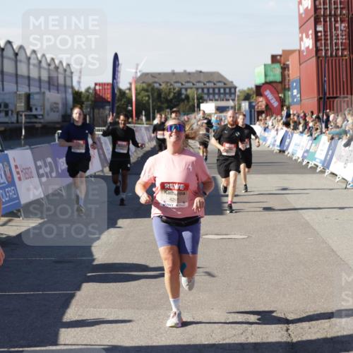 03.10.2025 - Köhlbrandbrückenlauf Jannik Wohlers http://msf.ph/oto/9120904 03.10.2025 13:04:24 Ziel 4117, 4198, 4297, 4494, 4665, 4836, 4995, 5055, 6038, 6250, 6251, 6523, 6723, 6724 meine-sportfotos.de