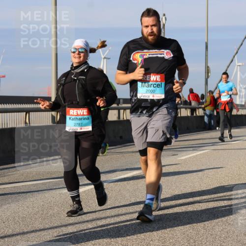 03.10.2025 - Köhlbrandbrückenlauf Strokosch-Dieckow http://msf.ph/oto/9120906 03.10.2025 09:56:03 Position 2 2524, 2787, 2000, 2111 meine-sportfotos.de