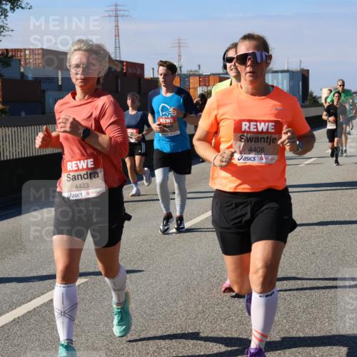 03.10.2025 - Köhlbrandbrückenlauf Strokosch-Dieckow http://msf.ph/oto/9120910 03.10.2025 12:59:26 Position 3 4423, 4408 meine-sportfotos.de