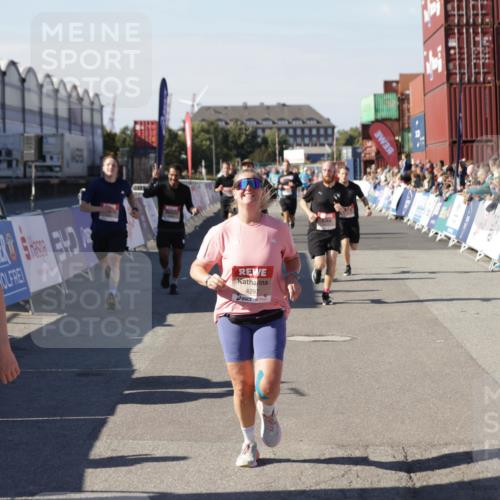 03.10.2025 - Köhlbrandbrückenlauf Jannik Wohlers http://msf.ph/oto/9120912 03.10.2025 13:04:24 Ziel 4117, 4198, 4297, 4494, 4665, 4836, 4995, 5055, 6038, 6250, 6251, 6523, 6723, 6724 meine-sportfotos.de