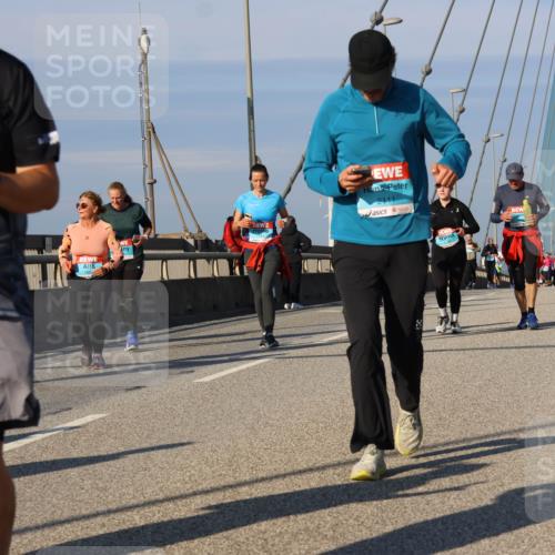 03.10.2025 - Köhlbrandbrückenlauf Strokosch-Dieckow http://msf.ph/oto/9120915 03.10.2025 09:56:04 Position 2 2000, 2111 meine-sportfotos.de