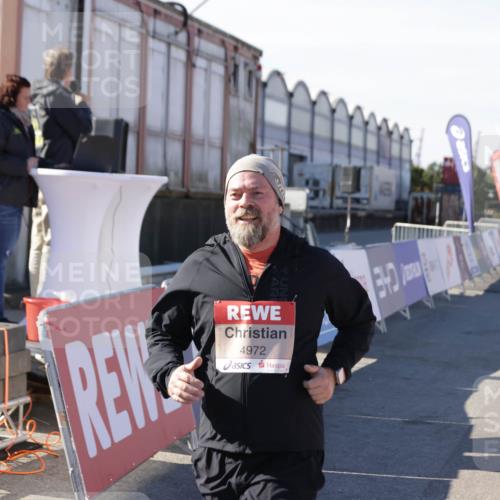 03.10.2025 - Köhlbrandbrückenlauf Jannik Wohlers http://msf.ph/oto/9120917 03.10.2025 13:36:01 Ziel 4972, 6292, 6670 meine-sportfotos.de