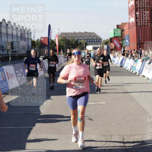 03.10.2025 - Köhlbrandbrückenlauf Jannik Wohlers http://msf.ph/oto/9120920 03.10.2025 13:04:24 Ziel 4117, 4198, 4297, 4494, 4665, 4836, 4995, 5055, 6038, 6250, 6251, 6523, 6723, 6724 meine-sportfotos.de