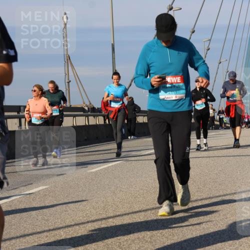 03.10.2025 - Köhlbrandbrückenlauf Strokosch-Dieckow http://msf.ph/oto/9120921 03.10.2025 09:56:04 Position 2 2000, 2111 meine-sportfotos.de