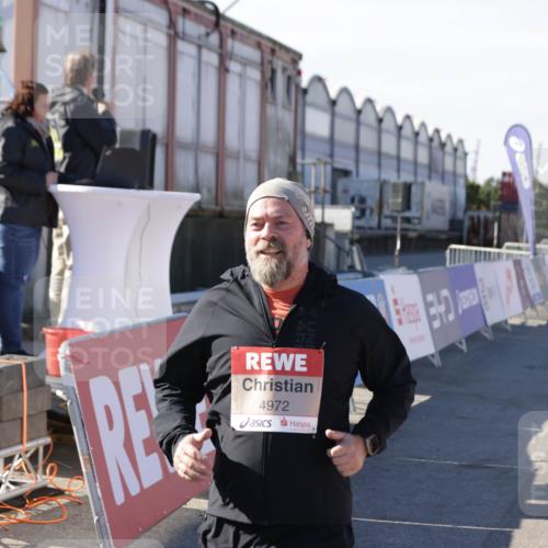03.10.2025 - Köhlbrandbrückenlauf Jannik Wohlers http://msf.ph/oto/9120922 03.10.2025 13:36:01 Ziel 4972, 6292, 6670 meine-sportfotos.de