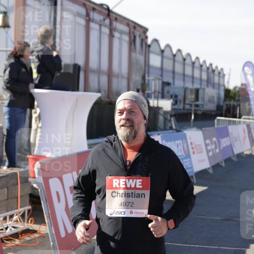 03.10.2025 - Köhlbrandbrückenlauf Jannik Wohlers http://msf.ph/oto/9120928 03.10.2025 13:36:01 Ziel 4972, 6292, 6670 meine-sportfotos.de