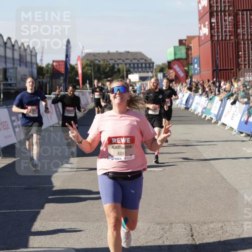 03.10.2025 - Köhlbrandbrückenlauf Jannik Wohlers http://msf.ph/oto/9120949 03.10.2025 13:04:25 Ziel 4055, 4117, 4198, 4297, 4494, 4665, 4836, 4995, 5055, 6018, 6038, 6250, 6251, 6723, 6724 meine-sportfotos.de