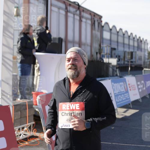 03.10.2025 - Köhlbrandbrückenlauf Jannik Wohlers http://msf.ph/oto/9120951 03.10.2025 13:36:01 Ziel 4972, 6292, 6670 meine-sportfotos.de