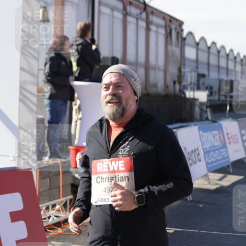 03.10.2025 - Köhlbrandbrückenlauf Jannik Wohlers http://msf.ph/oto/9120956 03.10.2025 13:36:01 Ziel 4972, 6292, 6670 meine-sportfotos.de