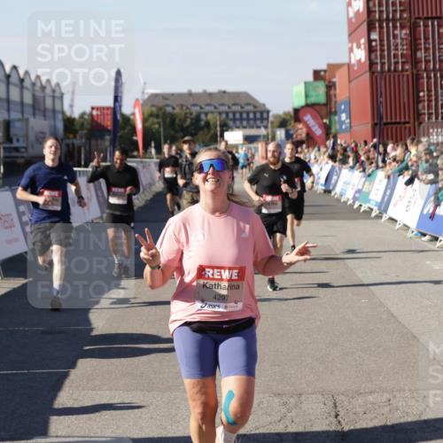 03.10.2025 - Köhlbrandbrückenlauf Jannik Wohlers http://msf.ph/oto/9120960 03.10.2025 13:04:25 Ziel 4055, 4117, 4198, 4297, 4494, 4665, 4836, 4995, 5055, 6018, 6038, 6250, 6251, 6723, 6724 meine-sportfotos.de