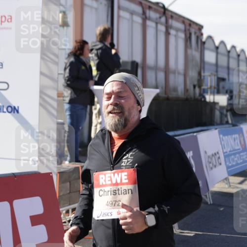 03.10.2025 - Köhlbrandbrückenlauf Jannik Wohlers http://msf.ph/oto/9120963 03.10.2025 13:36:01 Ziel 4972, 6292, 6670 meine-sportfotos.de