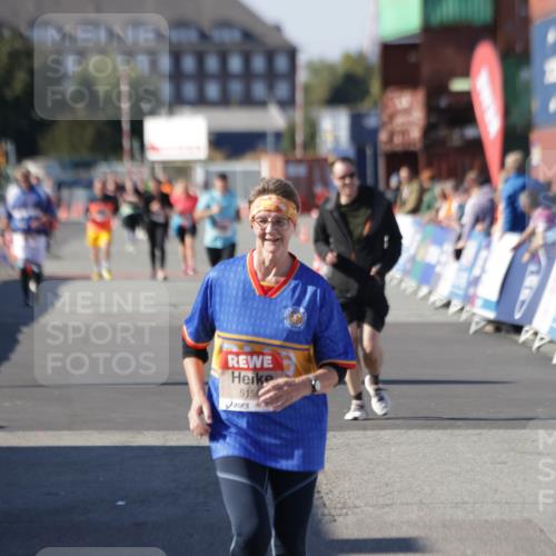 03.10.2025 - Köhlbrandbrückenlauf Jannik Wohlers http://msf.ph/oto/9120970 03.10.2025 13:36:05 Ziel 4972, 5158, 6670 meine-sportfotos.de