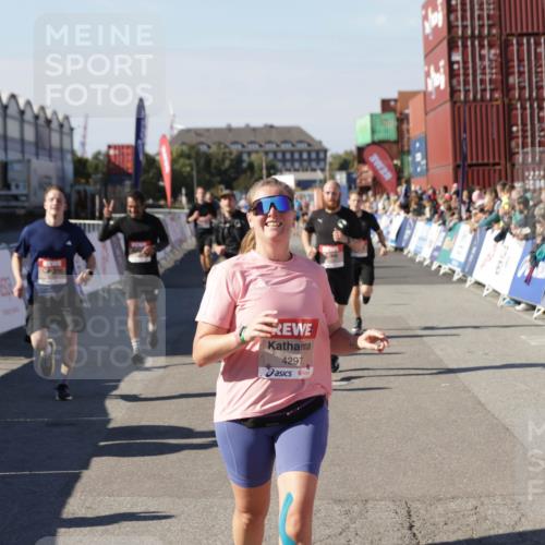 03.10.2025 - Köhlbrandbrückenlauf Jannik Wohlers http://msf.ph/oto/9120971 03.10.2025 13:04:25 Ziel 4055, 4117, 4198, 4297, 4494, 4665, 4836, 4995, 5055, 6018, 6038, 6250, 6251, 6723, 6724 meine-sportfotos.de