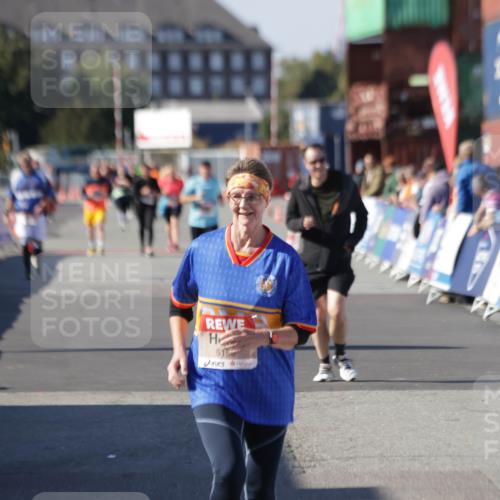 03.10.2025 - Köhlbrandbrückenlauf Jannik Wohlers http://msf.ph/oto/9120975 03.10.2025 13:36:05 Ziel 4972, 5158, 6670 meine-sportfotos.de