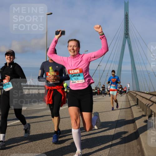 03.10.2025 - Köhlbrandbrückenlauf Strokosch-Dieckow http://msf.ph/oto/9120978 03.10.2025 09:56:11 Position 2 2114, 1977 meine-sportfotos.de