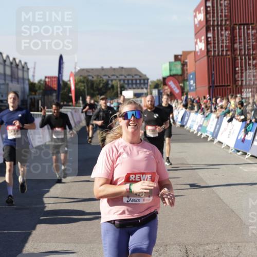 03.10.2025 - Köhlbrandbrückenlauf Jannik Wohlers http://msf.ph/oto/9120985 03.10.2025 13:04:25 Ziel 4055, 4117, 4198, 4297, 4494, 4665, 4836, 4995, 5055, 6018, 6038, 6250, 6251, 6723, 6724 meine-sportfotos.de