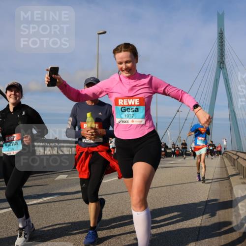 03.10.2025 - Köhlbrandbrückenlauf Strokosch-Dieckow http://msf.ph/oto/9120990 03.10.2025 09:56:11 Position 2 2114, 1977 meine-sportfotos.de