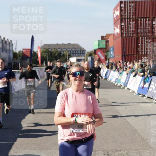 03.10.2025 - Köhlbrandbrückenlauf Jannik Wohlers http://msf.ph/oto/9120992 03.10.2025 13:04:25 Ziel 4055, 4117, 4198, 4297, 4494, 4665, 4836, 4995, 5055, 6018, 6038, 6250, 6251, 6723, 6724 meine-sportfotos.de