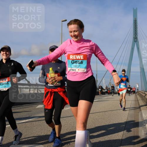 03.10.2025 - Köhlbrandbrückenlauf Strokosch-Dieckow http://msf.ph/oto/9120993 03.10.2025 09:56:11 Position 2 2114, 1977 meine-sportfotos.de