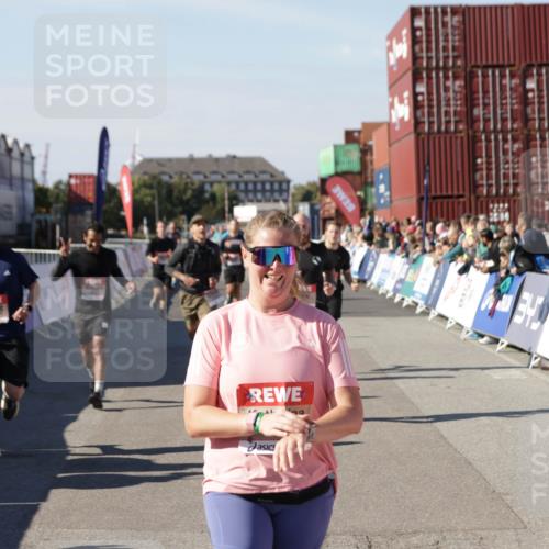 03.10.2025 - Köhlbrandbrückenlauf Jannik Wohlers http://msf.ph/oto/9120997 03.10.2025 13:04:25 Ziel 4055, 4117, 4198, 4297, 4494, 4665, 4836, 4995, 5055, 6018, 6038, 6250, 6251, 6723, 6724 meine-sportfotos.de