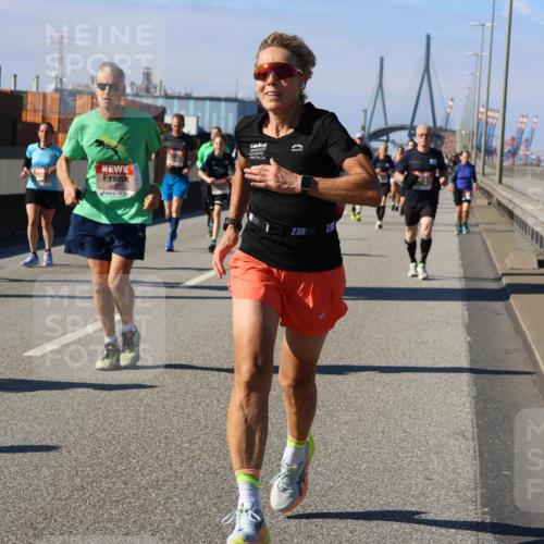 03.10.2025 - Köhlbrandbrückenlauf Strokosch-Dieckow http://msf.ph/oto/9121002 03.10.2025 12:59:32 Position 3 6001, 3, 60 meine-sportfotos.de