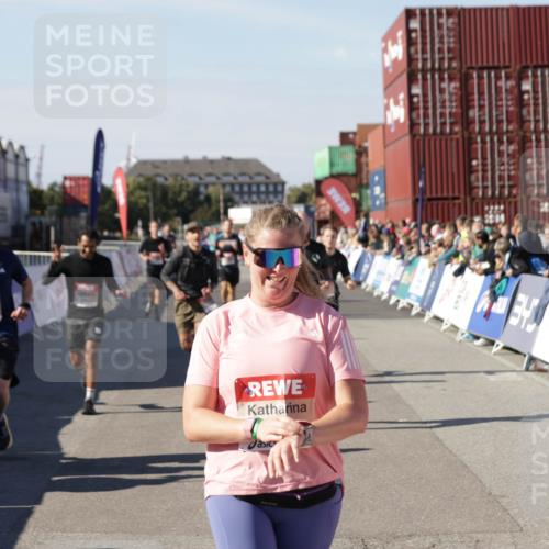 03.10.2025 - Köhlbrandbrückenlauf Jannik Wohlers http://msf.ph/oto/9121005 03.10.2025 13:04:25 Ziel 4055, 4117, 4198, 4297, 4494, 4665, 4836, 4995, 5055, 6018, 6038, 6250, 6251, 6723, 6724 meine-sportfotos.de