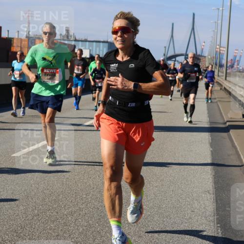 03.10.2025 - Köhlbrandbrückenlauf Strokosch-Dieckow http://msf.ph/oto/9121007 03.10.2025 12:59:32 Position 3 6001, 3, 23 meine-sportfotos.de