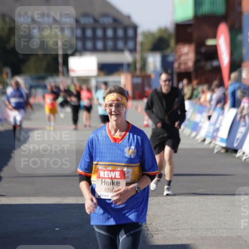 03.10.2025 - Köhlbrandbrückenlauf Jannik Wohlers http://msf.ph/oto/9121010 03.10.2025 13:36:06 Ziel 4972, 5158, 6670 meine-sportfotos.de