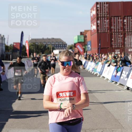 03.10.2025 - Köhlbrandbrückenlauf Jannik Wohlers http://msf.ph/oto/9121014 03.10.2025 13:04:25 Ziel 4055, 4117, 4198, 4297, 4494, 4665, 4836, 4995, 5055, 6018, 6038, 6250, 6251, 6723, 6724 meine-sportfotos.de