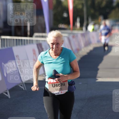 03.10.2025 - Köhlbrandbrückenlauf Jannik Wohlers http://msf.ph/oto/9121019 03.10.2025 13:36:06 Ziel 4972, 5158, 6670 meine-sportfotos.de