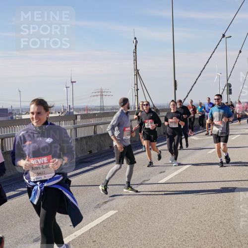 03.10.2025 - Köhlbrandbrückenlauf Michael Burmester http://msf.ph/oto/9121024 03.10.2025 13:02:26 Position 2 5477 meine-sportfotos.de