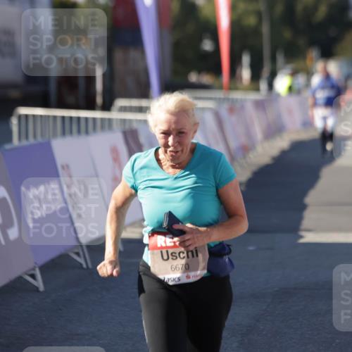 03.10.2025 - Köhlbrandbrückenlauf Jannik Wohlers http://msf.ph/oto/9121027 03.10.2025 13:36:06 Ziel 4972, 5158, 6670 meine-sportfotos.de