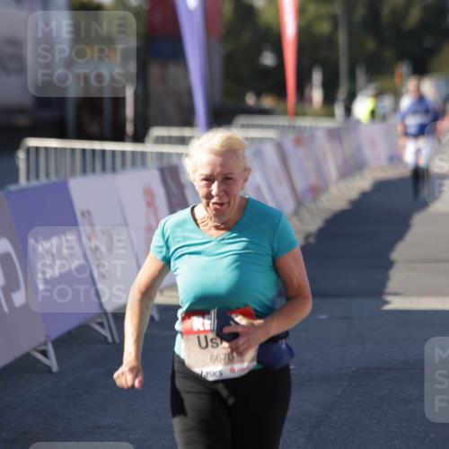 03.10.2025 - Köhlbrandbrückenlauf Jannik Wohlers http://msf.ph/oto/9121033 03.10.2025 13:36:06 Ziel 4972, 5158, 6670 meine-sportfotos.de