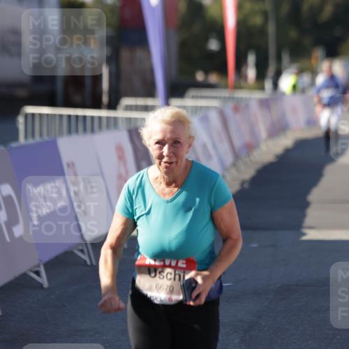 03.10.2025 - Köhlbrandbrückenlauf Jannik Wohlers http://msf.ph/oto/9121039 03.10.2025 13:36:06 Ziel 4972, 5158, 6670 meine-sportfotos.de
