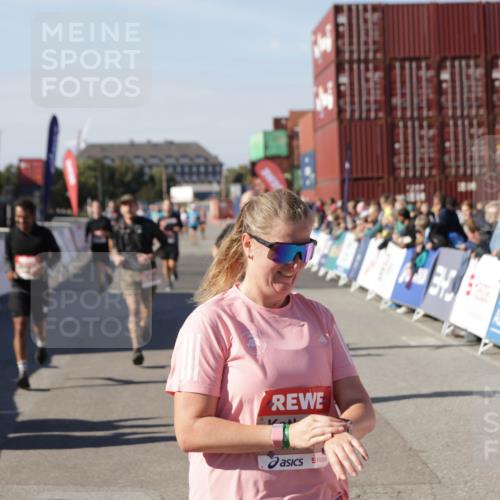 03.10.2025 - Köhlbrandbrückenlauf Jannik Wohlers http://msf.ph/oto/9121041 03.10.2025 13:04:26 Ziel 4055, 4117, 4198, 4297, 4494, 4665, 4836, 4995, 5055, 6018, 6038, 6250, 6251, 6723, 6724 meine-sportfotos.de