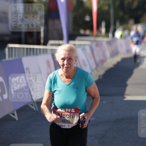 03.10.2025 - Köhlbrandbrückenlauf Jannik Wohlers http://msf.ph/oto/9121044 03.10.2025 13:36:07 Ziel 4972, 5158, 6670 meine-sportfotos.de