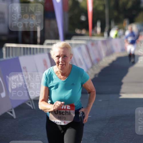 03.10.2025 - Köhlbrandbrückenlauf Jannik Wohlers http://msf.ph/oto/9121051 03.10.2025 13:36:07 Ziel 4972, 5158, 6670 meine-sportfotos.de