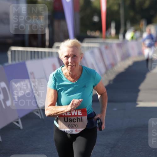 03.10.2025 - Köhlbrandbrückenlauf Jannik Wohlers http://msf.ph/oto/9121058 03.10.2025 13:36:07 Ziel 4972, 5158, 6670 meine-sportfotos.de