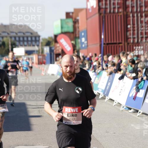 03.10.2025 - Köhlbrandbrückenlauf Jannik Wohlers http://msf.ph/oto/9121060 03.10.2025 13:04:27 Ziel 4055, 4117, 4198, 4297, 4494, 4665, 4836, 4995, 5055, 6018, 6250, 6251, 6723, 6724 meine-sportfotos.de