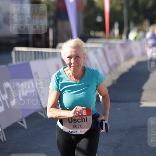 03.10.2025 - Köhlbrandbrückenlauf Jannik Wohlers http://msf.ph/oto/9121065 03.10.2025 13:36:07 Ziel 4972, 5158, 6670 meine-sportfotos.de