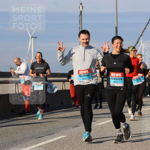 03.10.2025 - Köhlbrandbrückenlauf Strokosch-Dieckow http://msf.ph/oto/9121066 03.10.2025 09:56:20 Position 2 3661, 3660, 3597, 2970 meine-sportfotos.de