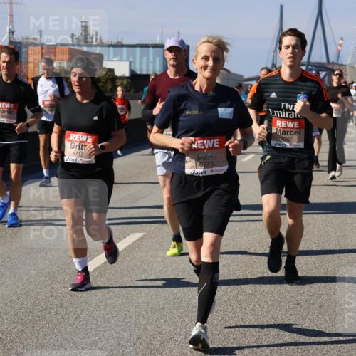 03.10.2025 - Köhlbrandbrückenlauf Strokosch-Dieckow http://msf.ph/oto/9121068 03.10.2025 12:59:40 Position 3 4962, 5761, 6712, 6773 meine-sportfotos.de